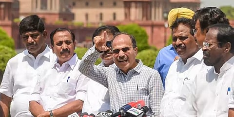 காங்கிரஸ் எம்.பி.க்கள் மீது காவல்துறை தாக்குதல் -நாடு முழுவதும் தீயாய் பரவும் போராட்டம்