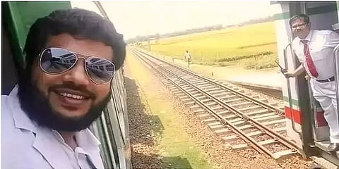 ஒருபுறம் TTE.. மறுபுறம் ரயில்வே கார்டு..! இணையத்தை கலக்கும் தந்தை மகன் செல்ஃபி!