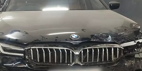 காரின் வேகத்தை சோதித்து பார்க்க முயன்ற தொழிலதிபர் - நடைபாதையில் தூங்கிய 2 சிறுவர்கள் பலி