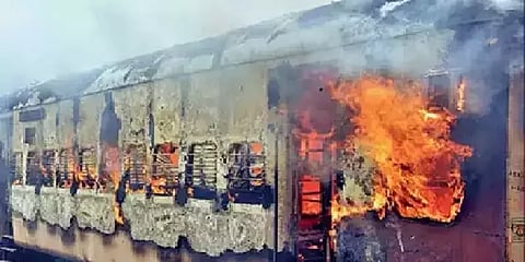 'அக்னிபாத்' திட்டம் - வட மாநிலங்களில் தீவிரமடைகிறது போாரட்டம்; 12 ரயில்கள் எரிப்பு
