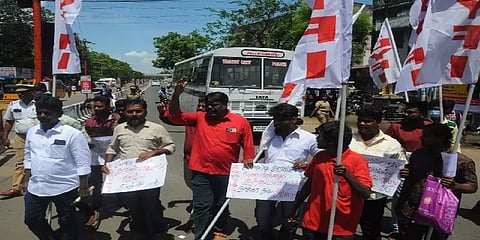 அக்னிபாத் திட்டத்தை எதிர்த்து பேரணி - திருச்சியில் ஜனநாயக வாலிபர் சங்கத்தினர் கைது