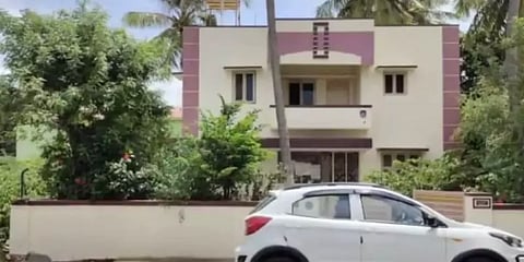 பொள்ளாச்சி: மனைவியுடன் கோயிலுக்குச் சென்ற நபரின் வீட்டில் மர்ம நபர்கள் கைவரிசை