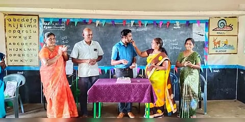 வகுப்பறையில் பிறந்தநாள் கொண்டாடிய ஆசிரியர், கேக் ஊட்டி விட்ட தலைமை ஆசிரியை சஸ்பெண்ட்!