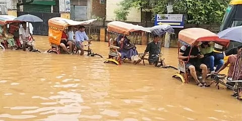 கனமழை: அசாமில் பலி எண்ணிக்கை 62 ஆக உயர்வு - ராஜஸ்தானில் அடித்துச் செல்லப்பட்ட டிராக்டர்