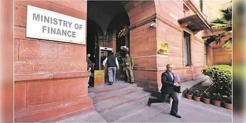 அரசு ஊழியர்களின் அலுவலக பயணம்...கடும் கெடுபிடி போட்ட மத்திய அரசு