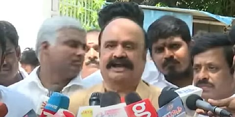 ’OPS சுமுகமாக போகலாம்னு இருக்காரு.. ஆனால் EPSதான் விட்டுக்கொடுக்க மாட்றாரு’ - புகழேந்தி