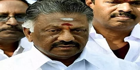 ஓபிஎஸ் பலம் குறைகிறதா? எத்தனை மாவட்டச் செயலாளர்கள் ஆதரவு?