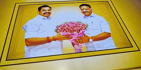 பேனர்கள் அமைக்கும் பணி தீவிரம்.. பிரம்மாண்டமாக தயாராகும் அதிமுக பொதுக்குழு ஏற்பாடுகள்
