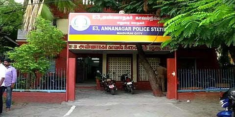 மதுரை: ஏடிஎம்-க்கு வரும் வயதானவர்களை குறிவைத்து நூதன திருட்டு - இளம்பெண் கைது