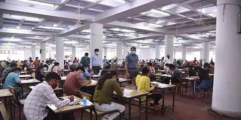 'காஷ்மீரை பாகிஸ்தானுக்கு கொடுத்துவிடலாமா'? - சிவில் சர்வீஸ் தேர்வு கேள்வியால் சர்ச்சை