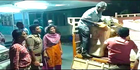 மதுரை: வணிக வரித்துறை சோதனையில் சிக்கிய 1 டன் கஞ்சா பறிமுதல் – மதிப்பு எவ்வளவு தெரியுமா?