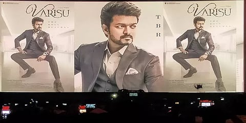 ’வாரிசு’ பட அறிவிப்பு - திரையரங்கில் பிரம்மாண்ட கேக் வெட்டி கொண்டாடிய நெல்லை ரசிகர்கள்