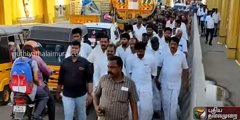 பொதுக்குழு நடைபெறும் மண்டபத்தை நோக்கி ஓபிஎஸ் ஆதரவாளர்கள் பேரணி!