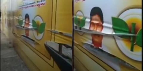 குவிக்கப்பட்ட போலீஸ்... சென்னை வானகரத்தில் அதிமுக பேனர்கள் கிழிப்பு