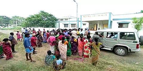 திருவாரூர்: தீக்குளித்த பெண் உயிரிழப்பு: வரதட்சணை கொடுமை என உறவினர்கள் போராட்டம்