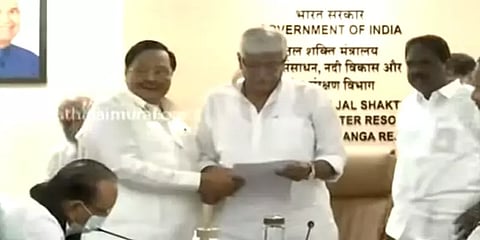 ’மேகதாதுவில் அணைகட்ட அனுமதிக்கக் கூடாது’ – தமிழக கட்சிகள் மத்திய அமைச்சரிடம் மனு