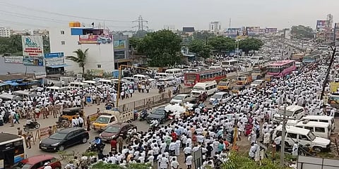 அதிமுக பொதுக்குழு: மதுரவாயல் -வானகரம் சாலையில் கடும் போக்குவரத்து நெரிசல்.. மக்கள் அவதி