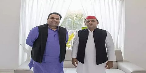 தன்னை வெளிநாட்டவர் என்று கூறிய சமாஜ்வாடி தலைவர் - பாடம் புகட்டிய 10 வயது மணிப்பூர் சிறுமி