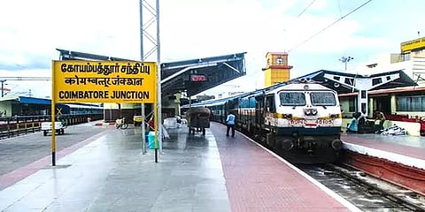 'எனக்கு அம்மா அப்பா இல்ல' ரயில் நிலைய கழிவறையில் இருந்து சிறுமி மீட்பு