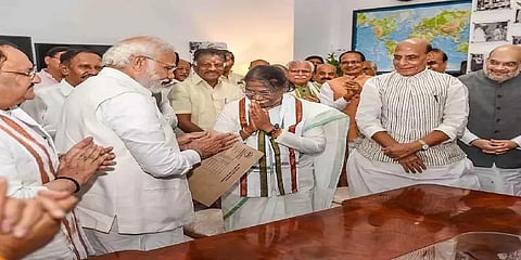 பிரதமர், முதல்வர்கள் புடைசூழ திரௌபதி முர்மு வேட்புமனு - ஓ.பி.எஸ், தம்பிதுரை பங்கேற்பு