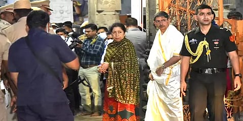 ராமேஸ்வரம்: ராமநாதசுவாமி கோவிலில் ஆளுநர் ஆர்என்.ரவி குடும்பத்துடன் தரிசனம்