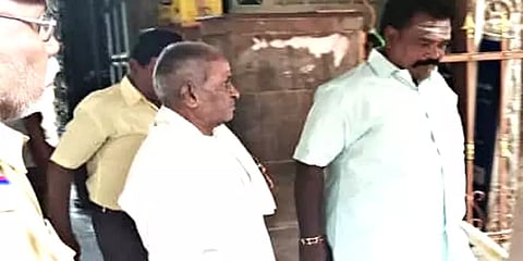 மதுரை: மீனாட்சியம்மன் கோவிலில் இளையராஜா சாமி தரிசனம்