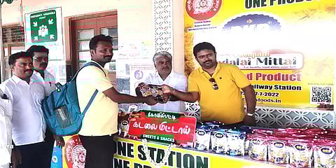 கோவில்பட்டி: ரயில் நிலையத்தில் சோதனை முறையில் கடலை மிட்டாய் விற்பனை துவக்கம்