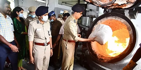 பறிமுதல் ஆன 1300 கிலோ கஞ்சா ஒரே நேரத்தில் அழிப்பு.. மாஸ் காட்டிய சென்னை கமிஷனர்!