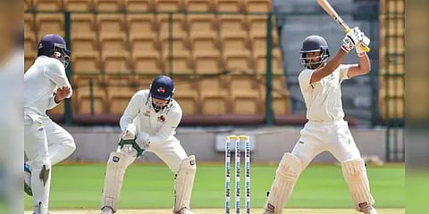 ரஞ்சிக் கோப்பை: மாஸ் காட்டிய ம.பி. பேட்ஸ்மேன்கள்! தோல்வியை தவிர்க்க போராடும் மும்பை!