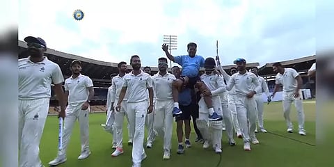 வலுவான மும்பையை வீழ்த்தி மாஸ் காட்டிய ம.பி அணி.. முதல்முறையாக வசமானது ரஞ்சிக் கோப்பை!