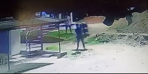 சேலம்: உடைக்க முடியாததால் அலேக்காக உண்டியலை தூக்கிச் சென்ற திருடர்கள்!