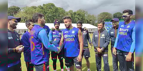 நிறைவேறியது நீல நிற ஜெர்ஸி கனவு.. முதல் டி20 போட்டியில் காஷ்மீர் புயல் உம்ரான் மாலிக்!