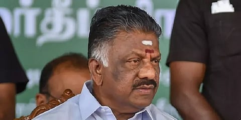 அதிமுக பொருளாளர் பதவியிலிருந்து நீக்கப்படுகிறாரா ஓபிஎஸ்?