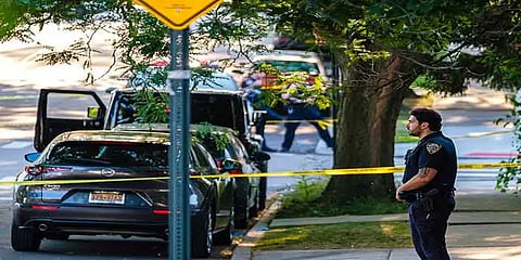 அமெரிக்காவில் தொடரும் துப்பாக்கி வன்முறை - காரில் அமர்ந்திருந்த இந்தியர் சுட்டுக்கொலை