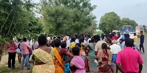 கடலூர்: சாலையோரம் நின்றவர்கள் மீது வேகமாக மோதிய கார்... இருவர் பரிதாபமாக உயிரிழப்பு