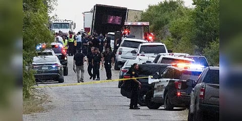 அமெரிக்காவில் 46 அகதிகளின் சடலங்களுடன் நின்ற கண்டெய்னர் லாரி!