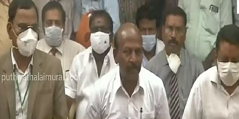 சைதாப்பேட்டை மருத்துவமனை வளாக கிணற்றில் கொட்டப்பட்டதா மருத்துவ கழிவுகள்? - அமைச்சர் ஆய்வு