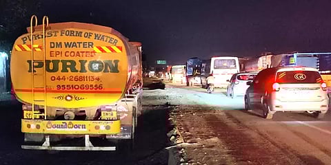 நள்ளிரவில் நெரிசலுக்கு உள்ளாகும் பெங்களூரூ- சென்னை தேசிய நெடுஞ்சாலை: கவனிக்குமா நிர்வாகம்?