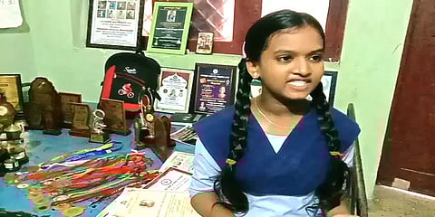 வறுமை ஆனாலும் மழலை பேச்சில் திறமை: அரசின் உதவியை எதிர்பார்த்து காத்திருக்கும் சிறுமி