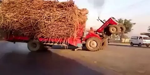 கோவில் திருவிழாவில் டிராக்டர் மூலம் வீலிங் - விபரீதத்தில் முடிந்த சாகசம்