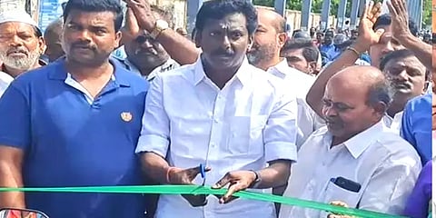 அனுமதியின்றி மேம்பாலத்தை திறந்ததாக அதிமுக மாவட்ட செயலாளர் கைது! வேலூரில் பரபரப்பு