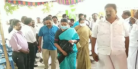 தாய், மனைவிக்கு சிலை வைத்த காவலர் விபத்தில் திடீர் மரணம் - துர்கா ஸ்டாலின் நேரில் அஞ்சலி!