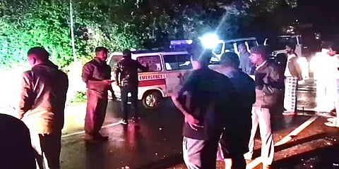 ஊட்டியில் 30 அடி பள்ளத்தில் கவிழ்ந்த வேன் - பெண் மென்பொறியாளர் பலி!