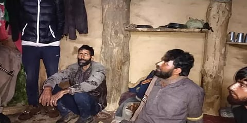 ஜம்முவில் ஏ47 துப்பாக்கியுடன் பிடிபட்ட தீவிரவாதி பாஜக நிர்வாகியாக இருந்தவர்-பரபரப்பு தகவல்