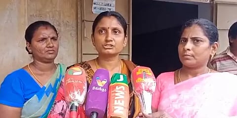 பெயர்ந்து விழும் சுவர்கள்; 435 மாணவிகளுக்கு ஒரு கழிவறை- ஈரோடு அரசுப்பள்ளியின் அவலநிலை