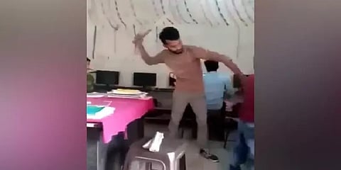 ஆசிரியர் சரமாரியாக தாக்கியதில் சுயநினைவை இழந்த 5 வயது சிறுவன் - பிகாரில் பயங்கரம்