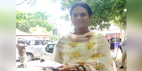 உதவாவிட்டாலும் உபத்திரவம் செய்யாமல் இருக்க வேண்டும்: யு-டியூப் சேனல் மீது திருநங்கை புகார்