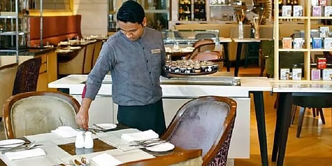 ஹோட்டலுக்கு சாப்பிட போறீங்களா? பில் கட்டும்போது இதை கவனித்தில் கொள்ளவும்