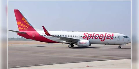 டெல்லியில் இருந்து துபாய் புறப்பட்ட விமானம் பாகிஸ்தானில் திடீரென தரையிறங்கியதால் பரபரப்பு!