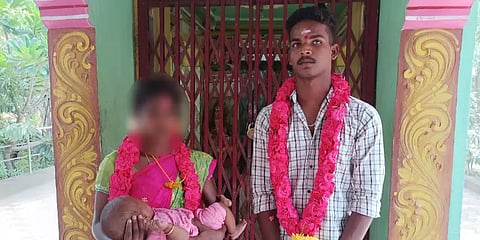 கைக்குழந்தையுடன் நீதிமன்ற வளாகத்தில் நடைபெற்ற விநோத திருமணம்! முழு பின்னணி!